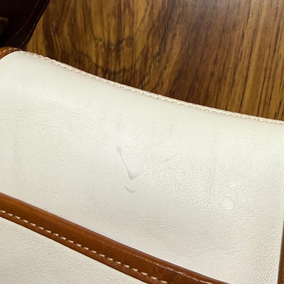 Coach Soho White and Tan Leather Shoulder Bag - Picture 10 of 12